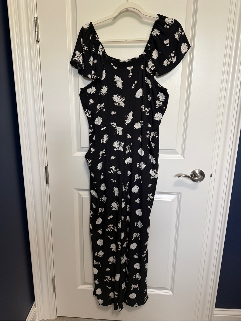 Ann Taylor LOFT smocked back jumpsuit ! Black with white floral !! Size small
